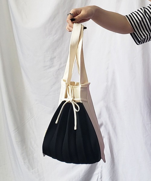 me+em select（ミームセレクト）の「【 6色展開 ／ 2WAY 】バイカラーニットプリーツリボンハンドバッグ（ショルダーストラップ付属）（ハンドバッグ・レディース・ピンク/グリーン/キャメル/ブラック/パープル/ベージュ・FREE）」の12枚目の写真