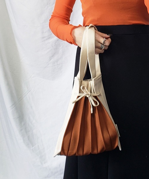 me+em select（ミームセレクト）の「【 6色展開 ／ 2WAY 】バイカラーニットプリーツリボンハンドバッグ（ショルダーストラップ付属）（ハンドバッグ・レディース・ピンク/グリーン/キャメル/ブラック/パープル/ベージュ・FREE）」の19枚目の写真