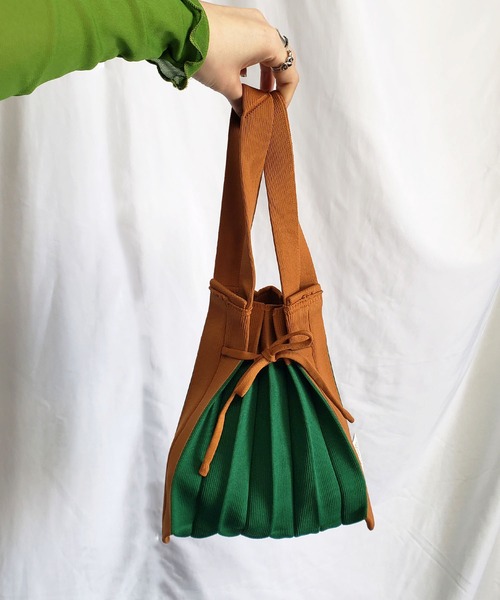 me+em select（ミームセレクト）の「【 6色展開 ／ 2WAY 】バイカラーニットプリーツリボンハンドバッグ（ショルダーストラップ付属）（ハンドバッグ・レディース・ピンク/グリーン/キャメル/ブラック/パープル/ベージュ・FREE）」の21枚目の写真