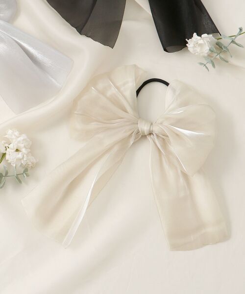 MAJESTIC LEGON（マジェスティックレゴン）の「エアリーリボンヘアアクセ（ヘアゴム・レディース・ブラック/アイボリー/グレー・FREE）」の2枚目の写真