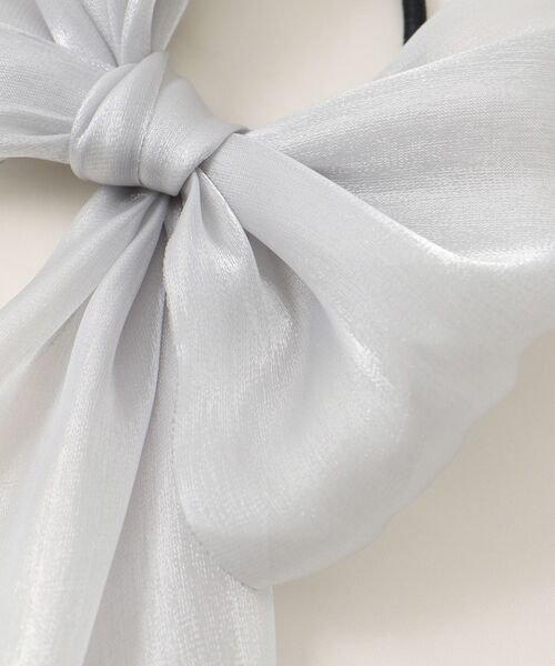 MAJESTIC LEGON（マジェスティックレゴン）の「エアリーリボンヘアアクセ（ヘアゴム・レディース・ブラック/アイボリー/グレー・FREE）」の4枚目の写真