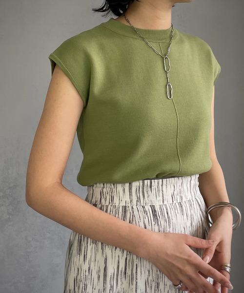 &g'aime（アンジェム）の「【&g’aime】ミラノリブフレンチスリーブニット（ニット/セーター・レディース・ホワイト/ブラック/グレー/グリーン/グレイッシュベージュ・FREE）」の5枚目の写真