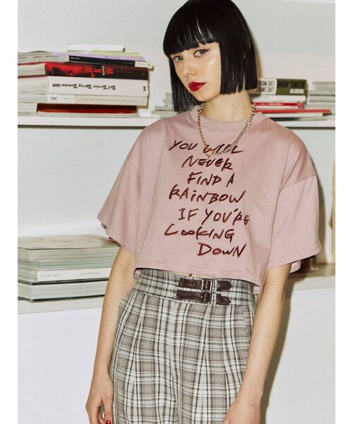 jouetie(ジュエティ)の「グランジロゴクロップド Tシャツ(Tシャツ/カットソー・レディース・ブラック/ピンク/オフホワイト・MEDIUM)」の19枚目の写真