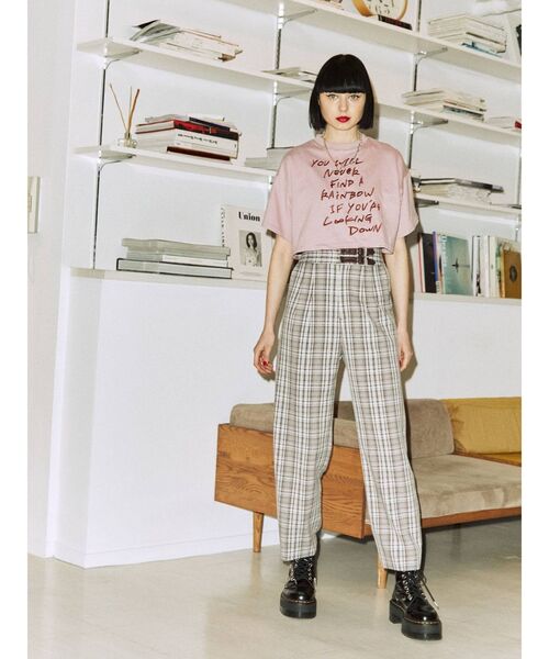 jouetie(ジュエティ)の「グランジロゴクロップド Tシャツ(Tシャツ/カットソー・レディース・ブラック/ピンク/オフホワイト・MEDIUM)」の21枚目の写真
