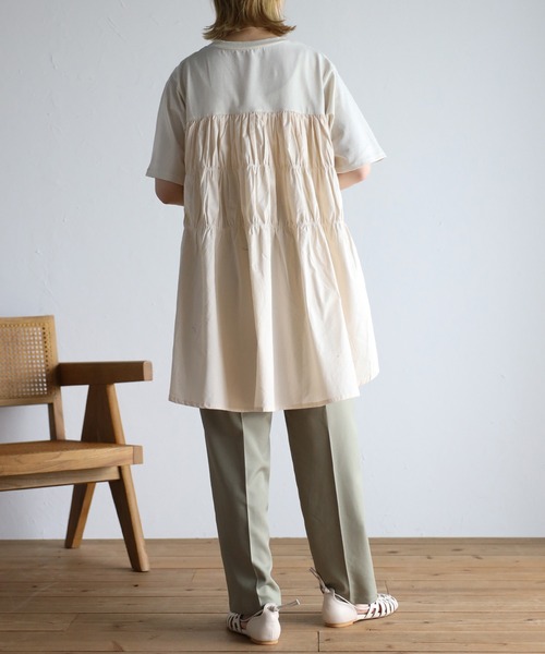 Fizz（フィズ）の「【Fizz/フィズ】　後ろティアード切替えチュニック丈トップス（チュニック・レディース・ホワイト/スミクロ・M）」の4枚目の写真