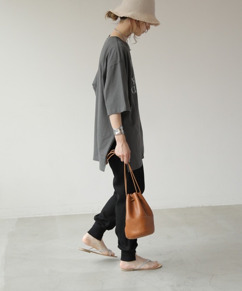 frames RAY CASSIN(フレームスレイカズン)の「WEB限定 リネンブレンド裾スリットジョガーパンツ セットアップ着用可(その他パンツ・レディース・ブラック/グレイッシュベージュ/キナリ・FREE)」の19枚目の写真