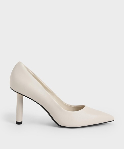 CHARLES & KEITH(チャールズ & キース)の「シリンダーヒール パンプス / Cylindrical Heel Pumps(パンプス・レディース・サンドベージュ/ブラック/オフホワイト・22.5cm/25cm/25.5cm/23cm/24.5cm/23.5cm/22cm)」の1枚目の写真