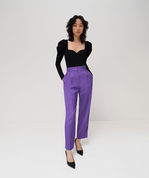 CHARLES & KEITH(チャールズ & キース)の「シリンダーヒール パンプス / Cylindrical Heel Pumps(パンプス・レディース・サンドベージュ/ブラック/オフホワイト・22.5cm/25cm/25.5cm/23cm/24.5cm/23.5cm/22cm)」の12枚目の写真