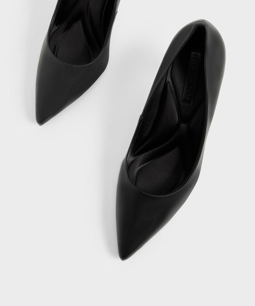 CHARLES & KEITH(チャールズ & キース)の「シリンダーヒール パンプス / Cylindrical Heel Pumps(パンプス・レディース・サンドベージュ/ブラック/オフホワイト・22.5cm/25cm/25.5cm/23cm/24.5cm/23.5cm/22cm)」の14枚目の写真