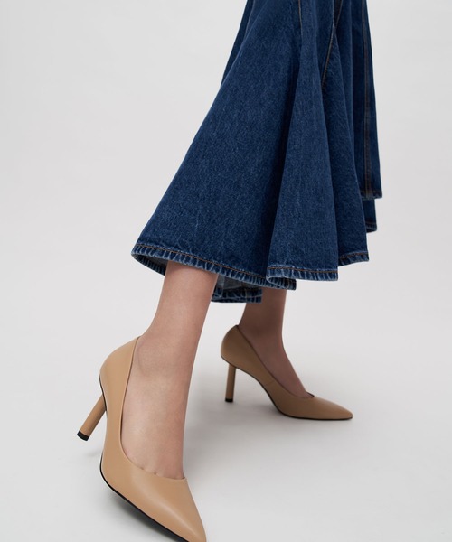 CHARLES & KEITH(チャールズ & キース)の「シリンダーヒール パンプス / Cylindrical Heel Pumps(パンプス・レディース・サンドベージュ/ブラック/オフホワイト・22.5cm/25cm/25.5cm/23cm/24.5cm/23.5cm/22cm)」の15枚目の写真