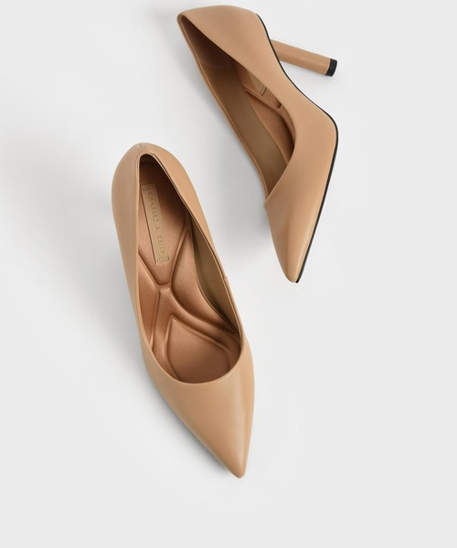 CHARLES & KEITH(チャールズ & キース)の「シリンダーヒール パンプス / Cylindrical Heel Pumps(パンプス・レディース・サンドベージュ/ブラック/オフホワイト・22.5cm/25cm/25.5cm/23cm/24.5cm/23.5cm/22cm)」の21枚目の写真