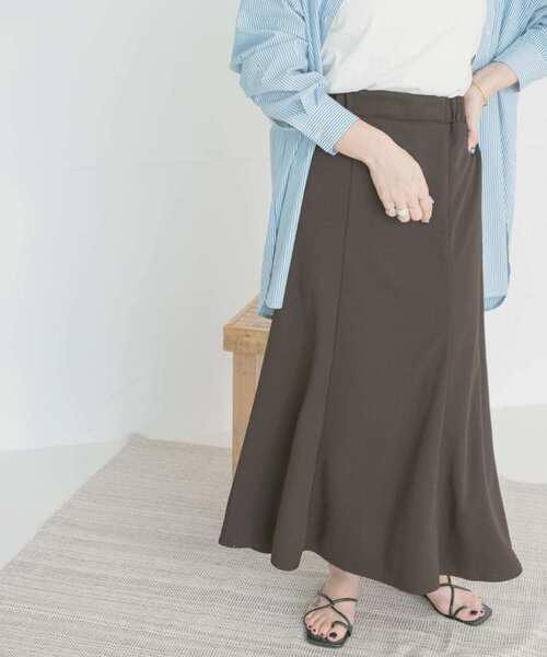 ITEMS URBANRESEARCH(アイテムズ アーバンリサーチ)の「『UR TECH ひやサラクール』AIRDRY フレアスカート(スカート・レディース・ベージュ系その他/スミクロ/ブルー・FREE)」の2枚目の写真