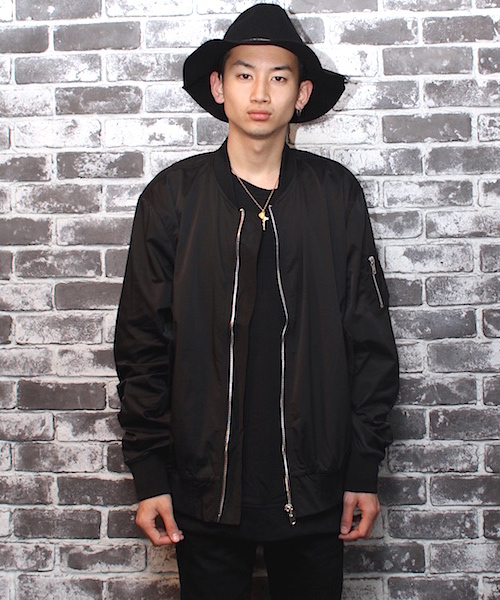 MYE-DO'（マイ・ドゥ）の「ストレッチ LIGHT MA-1（ミリタリージャケット・メンズ・ホワイト/ブラック・MEDIUM/SMALL）」の2枚目の写真