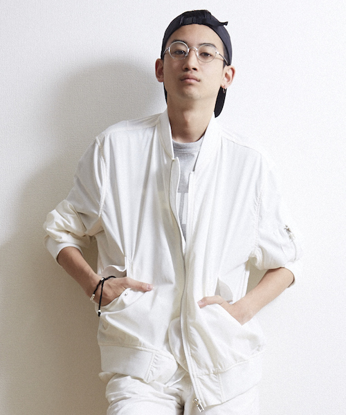 MYE-DO'（マイ・ドゥ）の「ストレッチ LIGHT MA-1（ミリタリージャケット・メンズ・ホワイト/ブラック・MEDIUM/SMALL）」の8枚目の写真