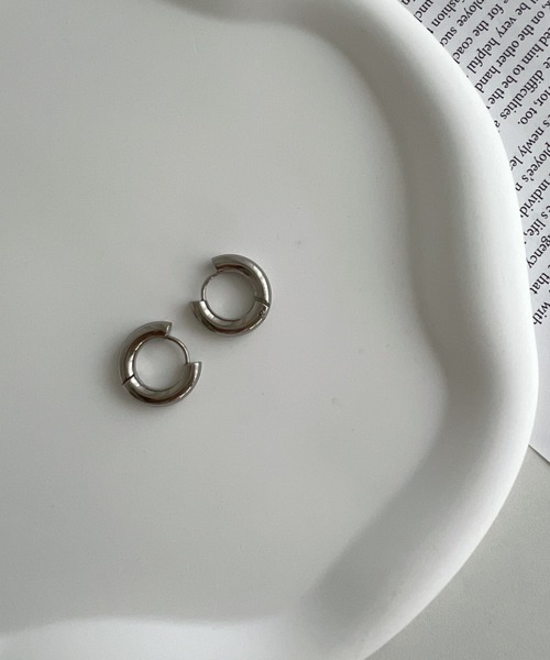iso(イソ)の「ワンタッチ ボリューム フープピアス / ステンレス(ピアス(両耳用)・レディース・シルバー/ゴールド・FREE)」の3枚目の写真