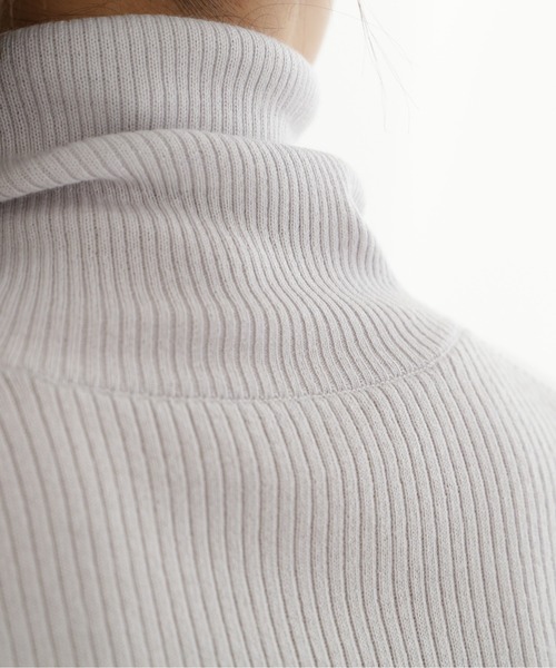 NATURAL BEAUTY BASIC(ナチュラルビューティーベーシック)の「<ウールブレンドリブベーシック>タートルネック(ニット/セーター・レディース・ライトグリーン/ブラック/ワイン/グレー・MEDIUM)」の16枚目の写真