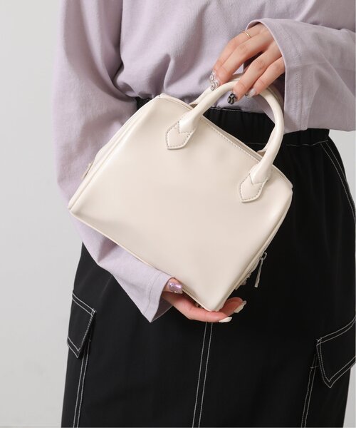 RAY CASSIN（レイカズン）の「スクエア2WAYボストン（ボストンバッグ・レディース・ブラック/シルバー/キナリ・FREE）」の2枚目の写真