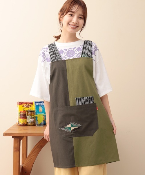 チチカカ(チチカカ)の「ネイティブ刺繍エプロン(エプロン・レディース・カーキ/ベージュ・FREE)」の1枚目の写真