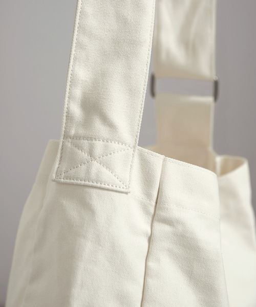 EMMA CLOTHES（エマクローズ）の「ニュースペーパーバッグ EMMA CLOTHES（ショルダーバッグ・メンズ・チャコール/アイボリー/オリーブ/ブラック/ダークネイビー/ベージュ/ダークグレー・FREE）」の10枚目の写真