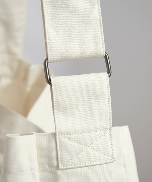 EMMA CLOTHES（エマクローズ）の「ニュースペーパーバッグ EMMA CLOTHES（ショルダーバッグ・メンズ・チャコール/アイボリー/オリーブ/ブラック/ダークネイビー/ベージュ/ダークグレー・FREE）」の15枚目の写真