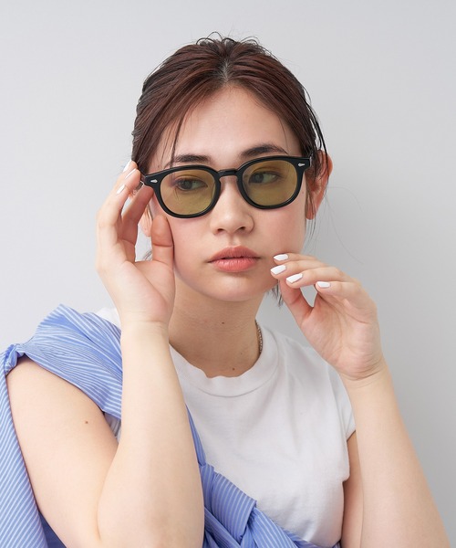 Zoff(ゾフ)の「ウェリントン型 ライトカラー 太縁 黒縁 ヴィンテージ デザイン サングラス(サングラス・レディース・ダークブラウン/ブラック/ブラウン系その他/ライトイエロー・FREE)」の9枚目の写真