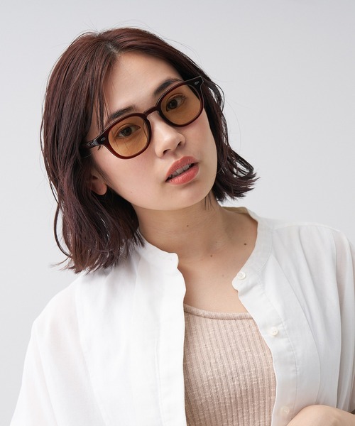 Zoff(ゾフ)の「ウェリントン型 ライトカラー 太縁 黒縁 ヴィンテージ デザイン サングラス(サングラス・レディース・ダークブラウン/ブラック/ブラウン系その他/ライトイエロー・FREE)」の6枚目の写真