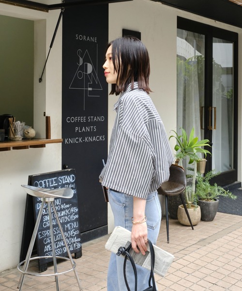 Chaco closet(チャコ クローゼット)の「オーバーサイズショート丈レギュラーカラーストライプ半袖シャツ(シャツ/ブラウス・レディース・ライトブルー/グリーン/ブラック/ベージュ/ピンク/オフホワイト・FREE)」の12枚目の写真