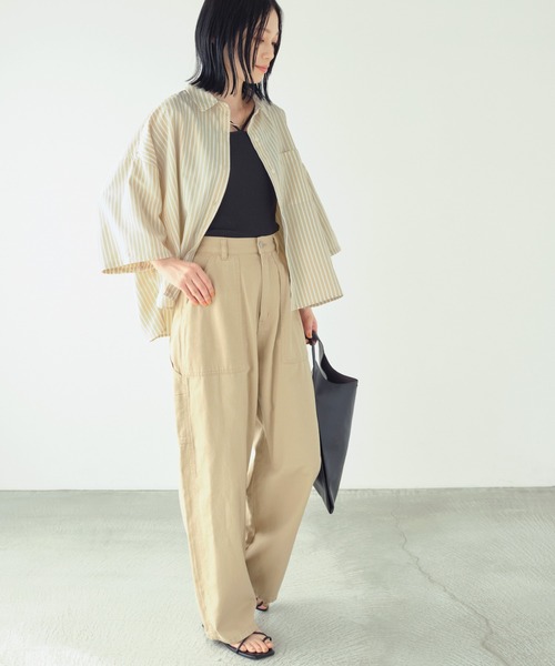 Chaco closet(チャコ クローゼット)の「オーバーサイズショート丈レギュラーカラーストライプ半袖シャツ(シャツ/ブラウス・レディース・ライトブルー/グリーン/ブラック/ベージュ/ピンク/オフホワイト・FREE)」の19枚目の写真
