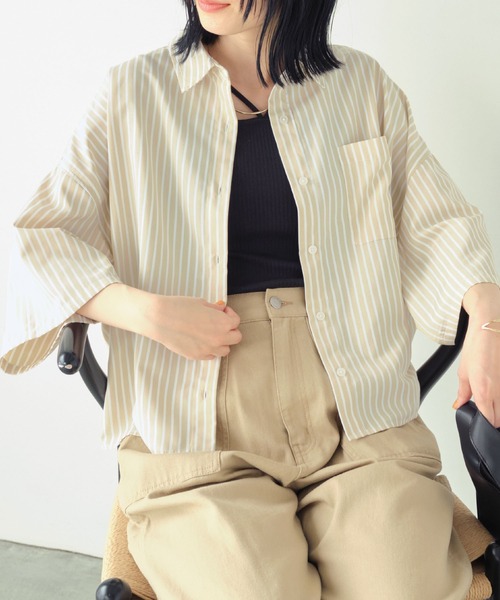 Chaco closet(チャコ クローゼット)の「オーバーサイズショート丈レギュラーカラーストライプ半袖シャツ(シャツ/ブラウス・レディース・ライトブルー/グリーン/ブラック/ベージュ/ピンク/オフホワイト・FREE)」の21枚目の写真