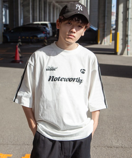 ZIP FIVE(ジップファイブ)の「【ZIP FIVE】【ユニセックス】 バックプリント / フロントロゴ / ゲームシャツ / ストリート ビッグシルエット ハーフスリーブ Tシャツ(Tシャツ/カットソー・メンズ・ネイビー/ブラック系/オートミール/ブラック×ホワイト/ホワイト系4/ブラック系1/ブラック系3/アイボリー系1/ネイビー系1/クリーム/ブラック×ブルー/ホワイト系3/ブラック系2/アイボリー系/ネイビー系/ホワイト×レッド/ホワイト×グリーン/ホワイト×ブルー/ホワイト×ブラック/ホワイト系/ホワイト系1/ホワイト系2/アイボリー系2/アイボリー系3/ブラック系5/ブラック系6/ホワイト系5/ブラック系4/ベージュ系1/ホワイト系7/ホワイト系6/ベージュ系/ベージュ系2・MEDIUM/LARGE/SMALL/X-LARGE)」の11枚目の写真