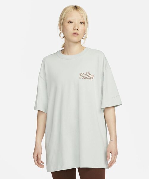 NIKE（ナイキ）の「ナイキ スポーツウェア ウィメンズ Tシャツ / Nike Sportswear Women's T-Shirt＜XS-2XL 展開＞（Tシャツ/カットソー・レディース・ホワイト/アイボリー/シルバー・M/XL/2XL/L/S/XS）」の4枚目の写真