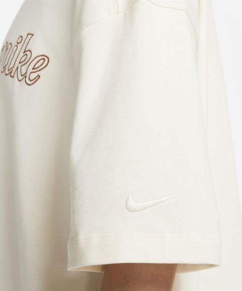 NIKE（ナイキ）の「ナイキ スポーツウェア ウィメンズ Tシャツ / Nike Sportswear Women's T-Shirt＜XS-2XL 展開＞（Tシャツ/カットソー・レディース・ホワイト/アイボリー/シルバー・M/XL/2XL/L/S/XS）」の14枚目の写真