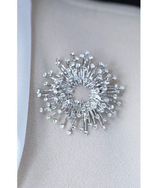 cawaii（カワイイ）の「日差しに煌めくたんぽぽ綿毛のストーンブローチ（ブローチ/コサージュ・レディース・ホワイト・FREE）」の8枚目の写真
