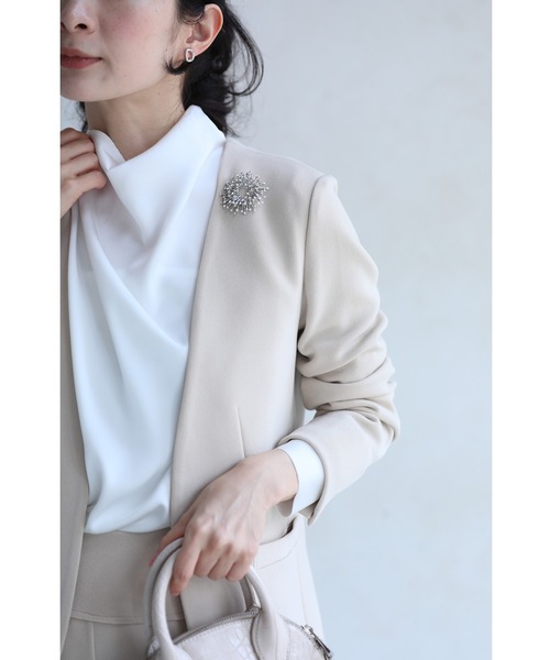 cawaii（カワイイ）の「日差しに煌めくたんぽぽ綿毛のストーンブローチ（ブローチ/コサージュ・レディース・ホワイト・FREE）」の10枚目の写真