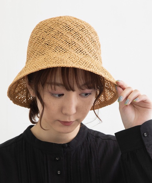 POU DOU DOU(プードゥドゥ)の「格子ペーパー織りバケットハット(ハット・レディース・アイボリー/ベージュ・8)」の3枚目の写真