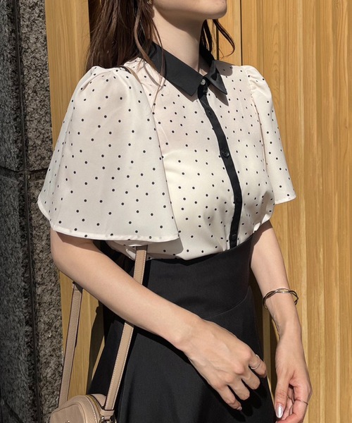 one after another NICE CLAUP（ワンアフターアナザーナイスクラップ）の「【WEB限定商品】バイカラーフレアスリーブブラウス（シャツ/ブラウス・レディース・アイボリー/ピンクベージュ/ネイビー/ドット・FREE）」の12枚目の写真