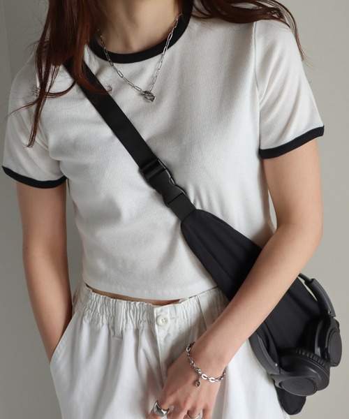 COURO(コウロ)の「テレコショート丈ヘンリーネックTシャツ/リンガーTシャツ(Tシャツ/カットソー・レディース・ホワイト×ブラック/ブラック系/グレー系/アイボリー系/ネイビー系/アイボリー/ホワイト/ブラック/ネイビー/杢グレー・M/L)」の4枚目の写真