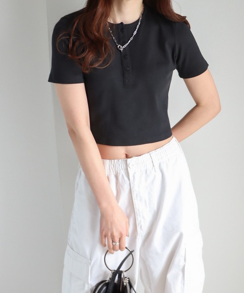 COURO(コウロ)の「テレコショート丈ヘンリーネックTシャツ/リンガーTシャツ(Tシャツ/カットソー・レディース・ホワイト×ブラック/ブラック系/グレー系/アイボリー系/ネイビー系/アイボリー/ホワイト/ブラック/ネイビー/杢グレー・M/L)」の20枚目の写真