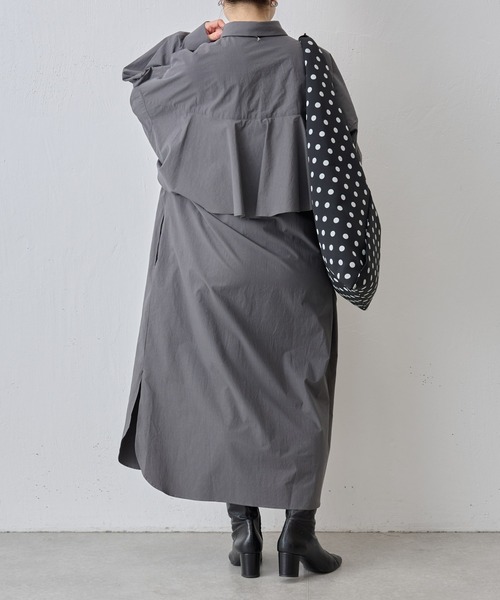 23AW ✨ BEARDSLEY 背中フリルシャツワンピース　ロング　ブラック BEARDSLEY（ビアズリー）の「背中フリルシャツワンピース（ワンピース