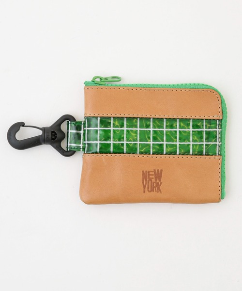 NANO universe（ナノユニバース）の「TAMANIWA/別注 NY logo POUCH（ポーチ・メンズ・グリーン/ブラック/ブルー・FREE）」の8枚目の写真