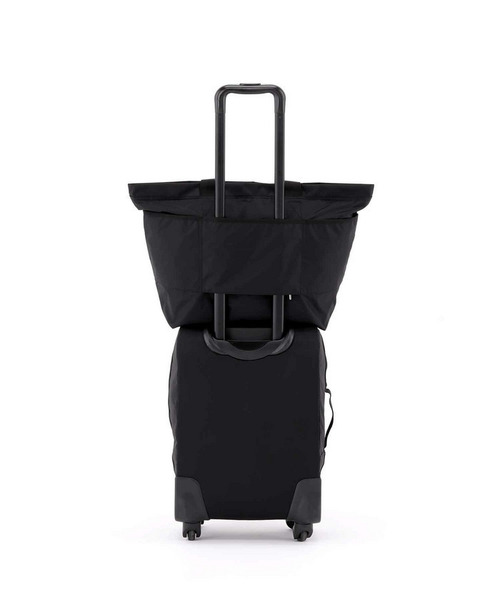 LeSportsac（レスポートサック）の「CARLIN ZIP TOP TOTE BAG ディープシーブルー（トートバッグ・レディース・ブルー・FREE）」の2枚目の写真