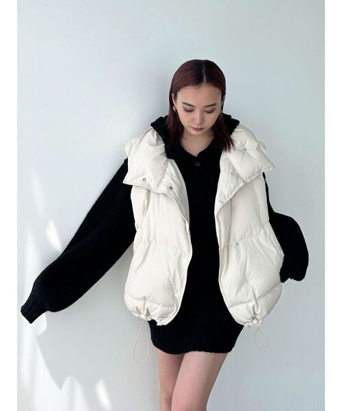 EMODA(エモダ)の「レイヤーフーディーオーバーニット(ニット/セーター・レディース・アイボリー/グレー/ブラック/ネイビー・FREE)」の13枚目の写真