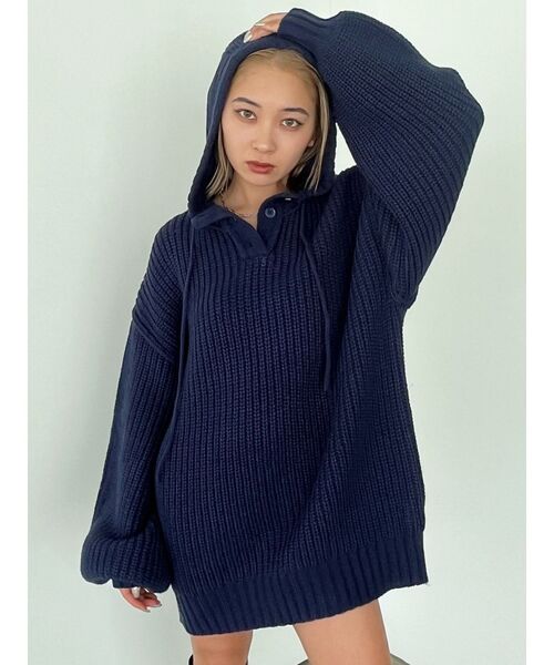 EMODA(エモダ)の「レイヤーフーディーオーバーニット(ニット/セーター・レディース・アイボリー/グレー/ブラック/ネイビー・FREE)」の22枚目の写真