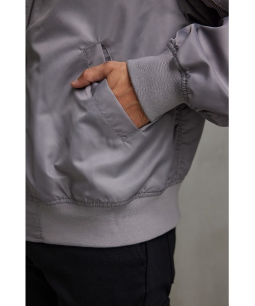 AZUL by moussy（アズールバイマウジー）の「ライトMA-1ジャケット（MA-1・メンズ・ブラック/グレー・FREE）」の21枚目の写真