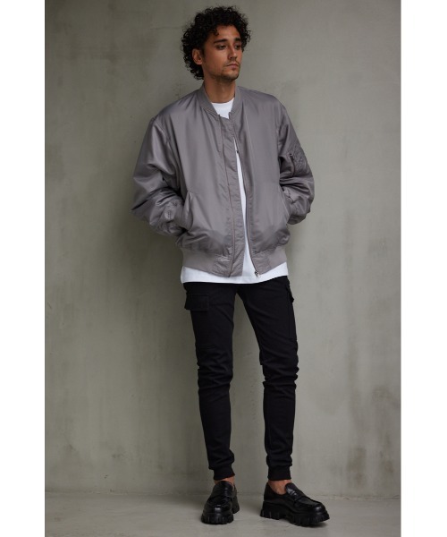AZUL by moussy（アズールバイマウジー）の「ライトMA-1ジャケット（MA-1・メンズ・ブラック/グレー・FREE）」の15枚目の写真