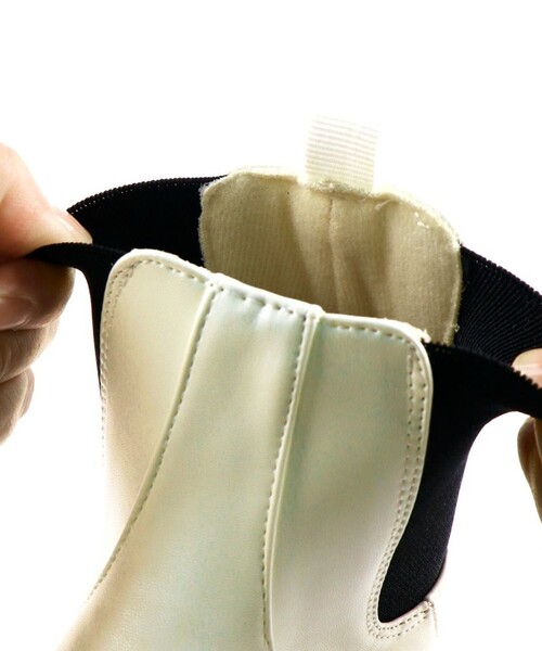 BRANSHES（ブランシェス）の「サイドゴアブーツ（ブーツ・キッズ・ブラック/オフホワイト・15.0cm/16.0cm/18.0cm/21.0cm/17.0cm/19.0cm/20.0cm）」の17枚目の写真