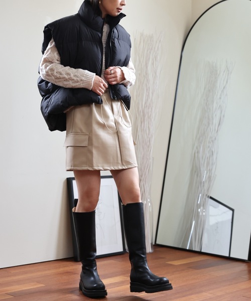 ULEULA(ウルア)の「フェイクレザーレザーミニスカート(スカート・レディース・ブラック/アイボリー・FREE)」の15枚目の写真