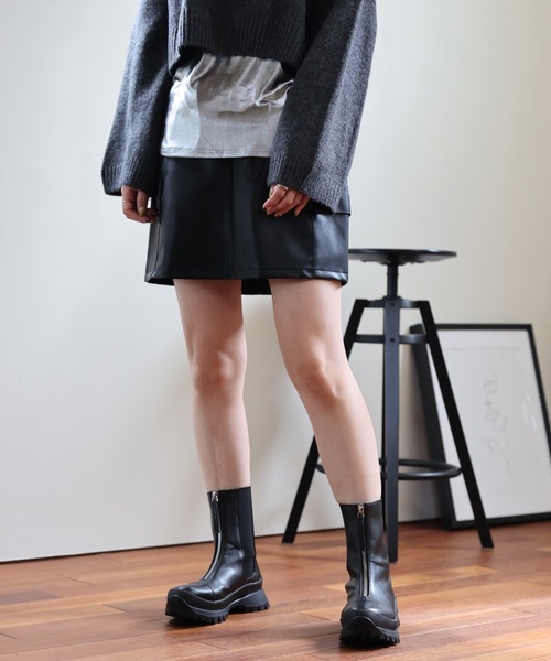 ULEULA(ウルア)の「フェイクレザーレザーミニスカート(スカート・レディース・ブラック/アイボリー・FREE)」の17枚目の写真