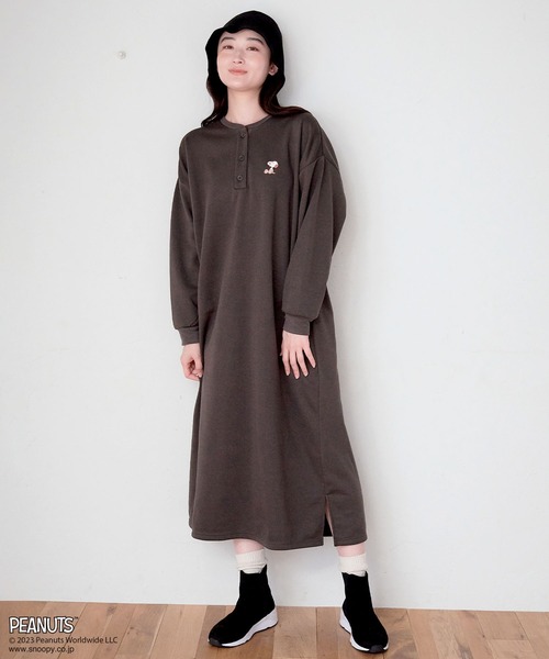 PEANUTS（ピーナッツ）の「【ピーナッツ/PEANUTS】スヌーピーキーネックワンピース（ワンピース・レディース・ベージュ/チャコールグレー/ネイビー・3L/L/M/LL）」の14枚目の写真