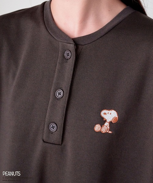 PEANUTS（ピーナッツ）の「【ピーナッツ/PEANUTS】スヌーピーキーネックワンピース（ワンピース・レディース・ベージュ/チャコールグレー/ネイビー・3L/L/M/LL）」の19枚目の写真